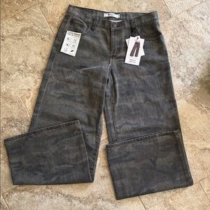 NWT Refrain Camo Wide Leg Jeans Size 7/28 Junior faded wash low rise